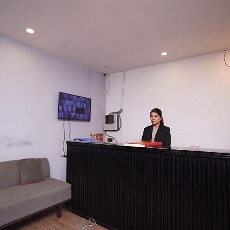 Hotel Mira Residency- Outer Ring Road, Paschim Vihar Делі Екстер'єр фото