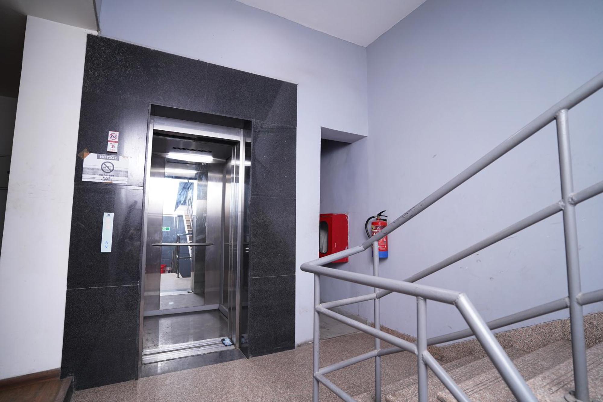 Hotel Mira Residency- Outer Ring Road, Paschim Vihar Делі Екстер'єр фото