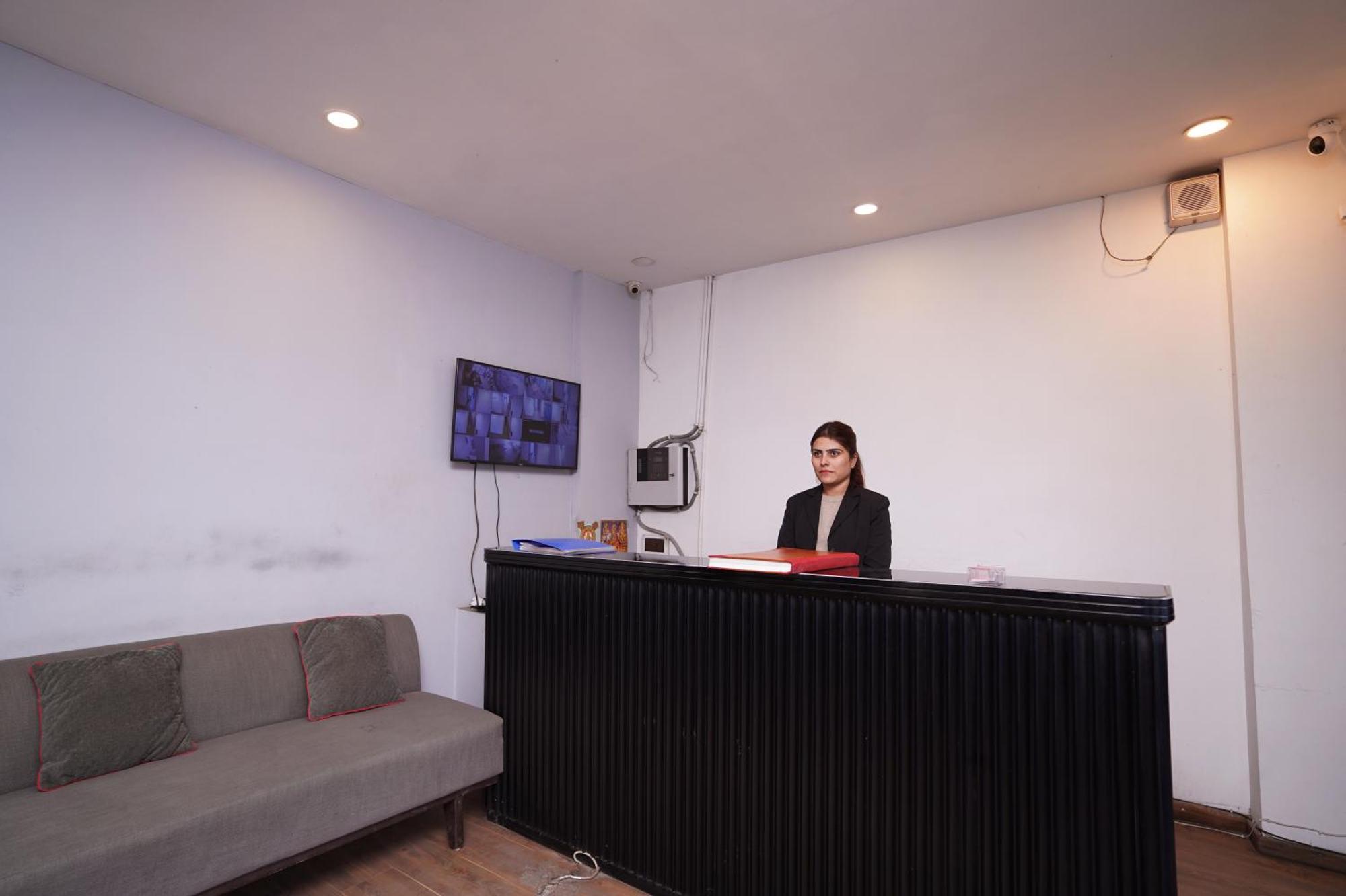 Hotel Mira Residency- Outer Ring Road, Paschim Vihar Делі Екстер'єр фото