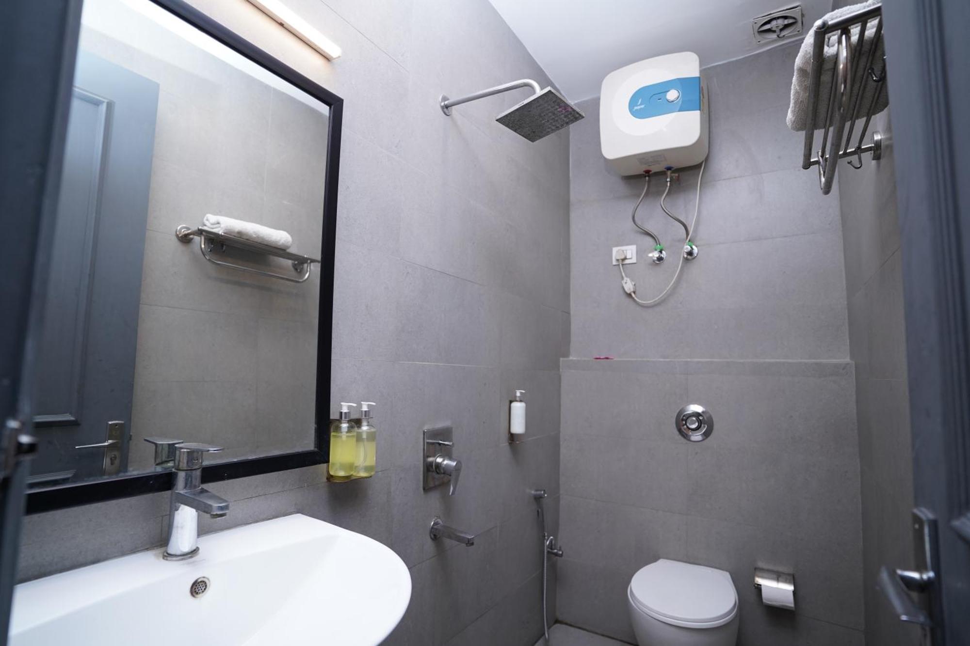 Hotel Mira Residency- Outer Ring Road, Paschim Vihar Делі Екстер'єр фото
